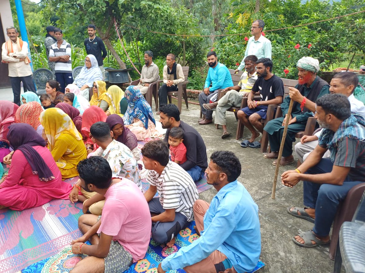 Deepak_Basohli's tweet image. नुक्कड़ सभाएं #Basohli विधानसभा क्षेत्र के अलग अलग जगहों में। 
#ChLalSingh