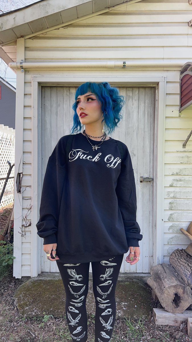 VampireFreaks's tweet photo. How cute is this fit featuring our F*ck Off Sweatshirt and Poe's Raven Leggings styled and modeled by the fabulous @witchy_womaan
#Goth #GothFit #AltFashion #SpookyStyle #vampirefreaks https://t.co/pWDX5MIeby