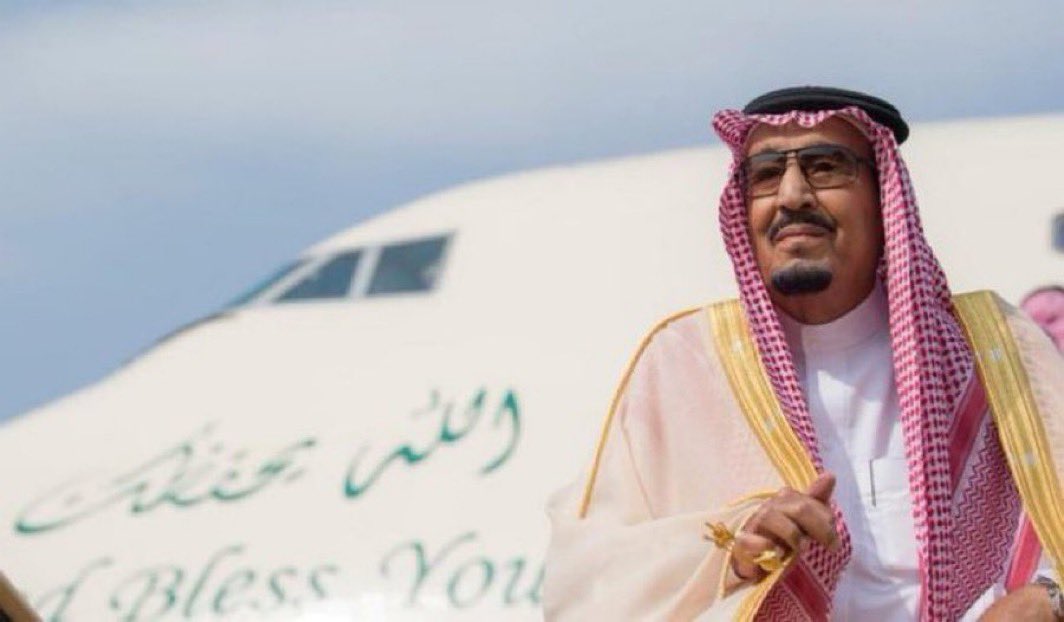 هنتــك السلامــه  يا حبـيب الوطن و الناس
ولي أمـرنا   اللي  كل ابونــــــــا   فدا  راسـه

بشاير قدومـك  جـلّـت  الهـم و الهوجـــاس
و نوّرت "نجـدك"  و السعد  هبّ  نســـناسه

🇸🇦

 #الملك_سلمان_بن_عبدالعزيز
 #أنورت_بقدومك_الدار_يا_أبوفهد