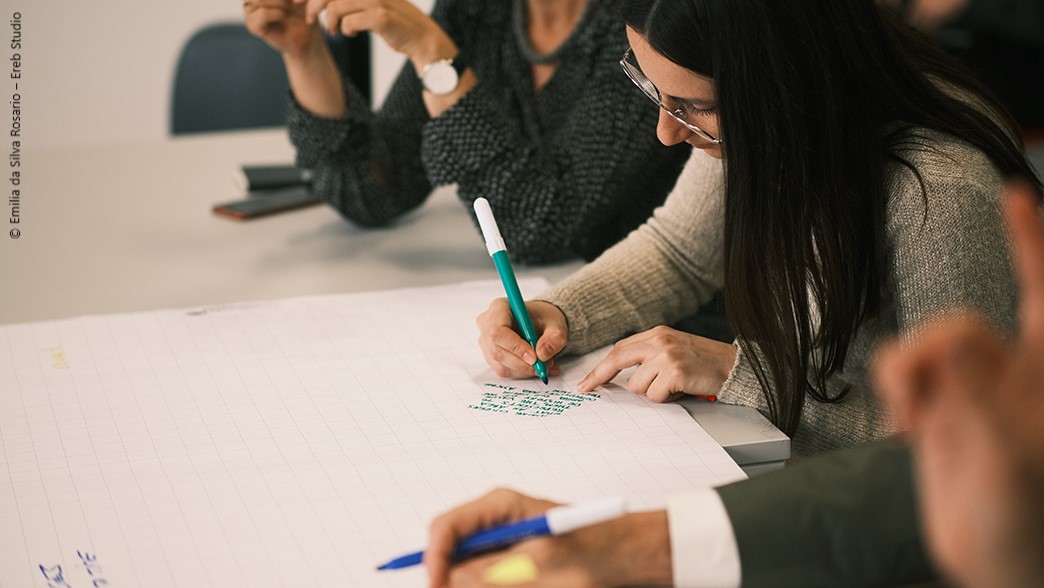 CORDIS_EU's tweet photo. Explore new approaches to ethics & citizen participation in research and innovation!
A new framework developed by @pro_ethics helps facilitate the responsibilities of involving citizens & other stakeholders in scientific research.
Learn how! 👉 https://t.co/6F2OWZ8KOx https://t.co/O4Ct6Nh61J