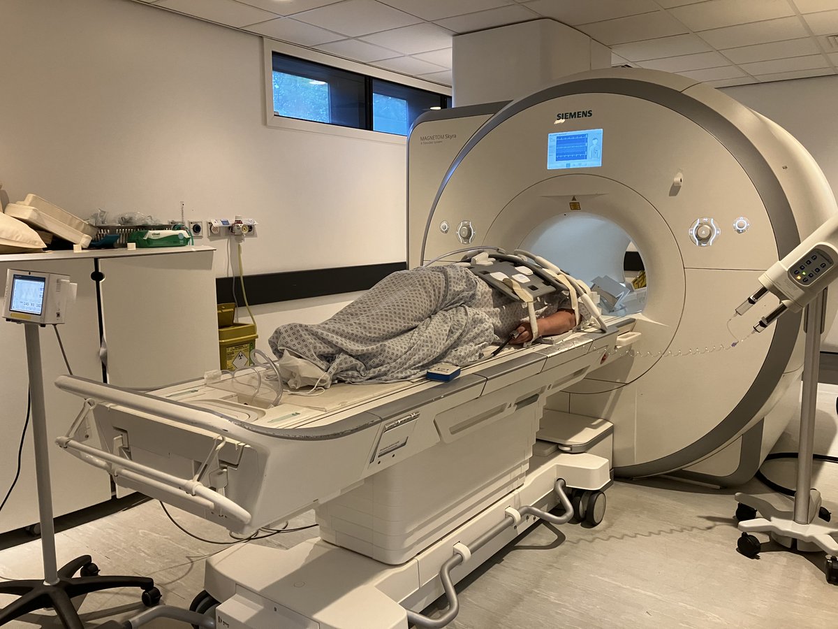 ReturntoPractice (@ready2return) on Twitter photo One of our staff went for some MRI scans today as part of a clinical trial for Long Covid - 90 minutes! Quite an experience #SiemensMRI #MRI she took advantage of the situation and asked for a picture 😆<a href="/ResearchRadAd/">Adam Ryder</a> @radiotherapy_uk One of our staff went for some MRI scans today as part of a clinical trial for Long Covid - 90 minutes! Quite an experience #SiemensMRI #MRI she took advantage of the situation and asked for a picture 😆<a href="/ResearchRadAd/">Adam Ryder</a> @radiotherapy_uk