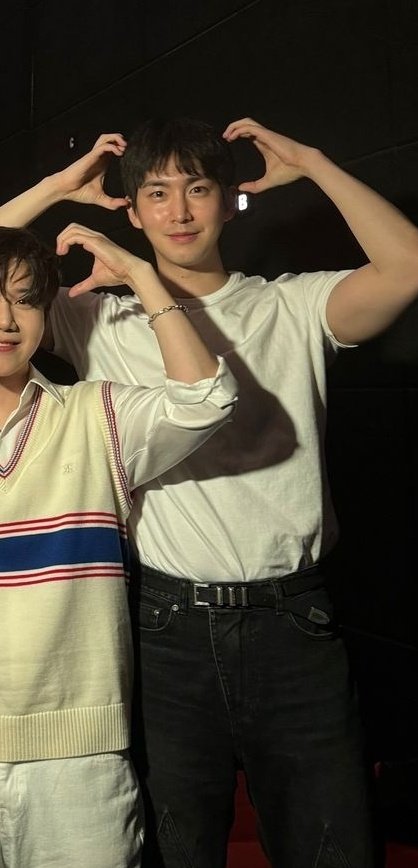 huiwonlovebot's tweet photo. He is so!!!!!!!!!! https://t.co/qZvWF1KWU3