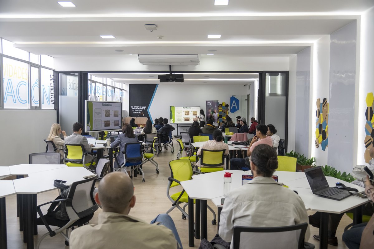 #RetoSemestreUTPL | ¡Revive los mejores momentos de la Expo Semestre Ascendere UTPL! 🚀

Durante el periodo abril-agosto 2024, nuestra comunidad académica se unió para enfrentar 41 retos académicos y empresariales.

Más detalles en la nota: acortar.link/pw8HUK