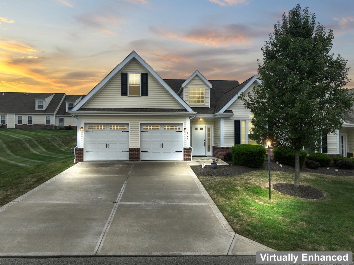hommati227's tweet photo. 🏡😍 Step into this bright &amp; airy end unit patio home. Built in 2018, the grand two-story entry welcomes you with rich veneered hand-scraped, hardwood floors and so much more!
📍124 Spring Blossom Cir, Beaver Falls, PA 15010

View at: https://t.co/MCMH3Zr0Nj

Listed by: Megan... https://t.co/htJA1ysk66