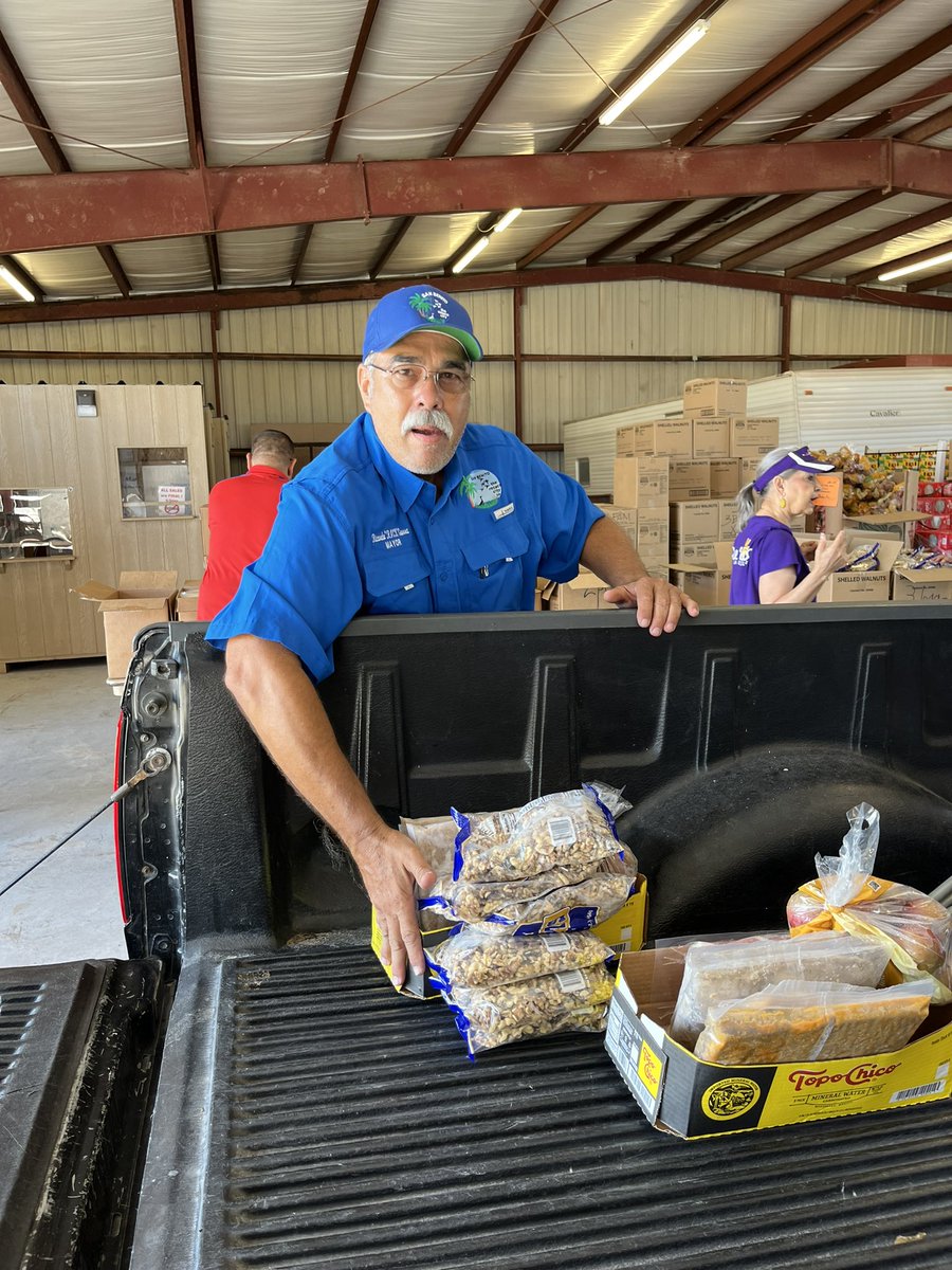 SanBenitoTX's tweet photo. 🍅 The Food Bank of the RGV FREE food distribution is UNDERWAY!!! We’ll be here at the San Benito Fairgrounds until 11AM or until supplies run out! OPEN to EVERYONE!! https://t.co/ebNLllOjON