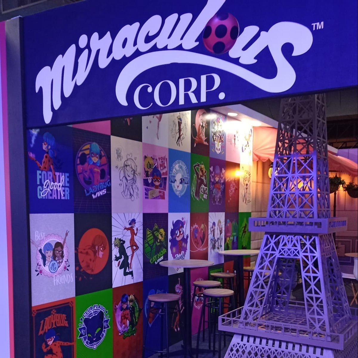 miraculoustube's tweet photo. CONFIRA ALGUMAS FOTOS EXCLUSIVAS CONOSCO! | MIRACULOUS CORP NA LICENSING CON!
Muito felizes em trazer um pouco do estande da Miraculous Corp em exclusivo para vocês! Está tudo muito lindo, acho que estou em Paris! 🫶😍
#miraculous #licensingcon https://t.co/iCrchLzVOX
