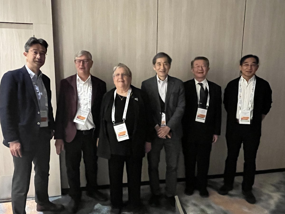 Vision Scientists dressed up for the Symposium at the 18th International Congress on Photobiology in Perth, Australia, including our own Dr. Phyllis Robinson! #UMBC #UMBCbiology #biology #science #bioscience #retrievernation #genetics    #biomedical #CNMS #STEM #WomenInSTEM