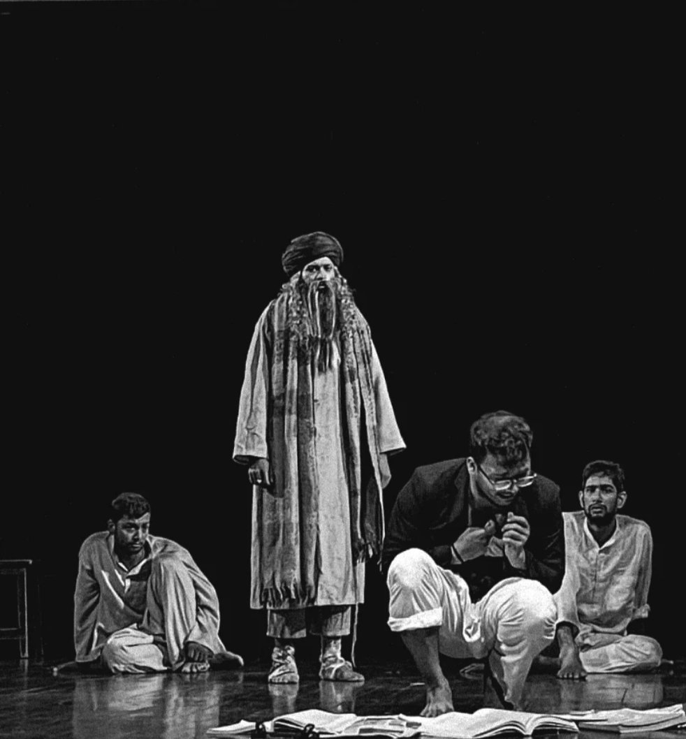 AnkurSharma_ATG's tweet photo. Toba Tek Singh, a short story written by Saadat Hasan Manto sahab and directed by @ArvindGaur sir, performed by @AsmitaTheatre
The story is set in the background of the Indo-Pakistan Partition of 1947.
#asmitatheatre #arvindgaur #partion
#TheatreForChange #theatreactor https://t.co/nVO8eGOa2J