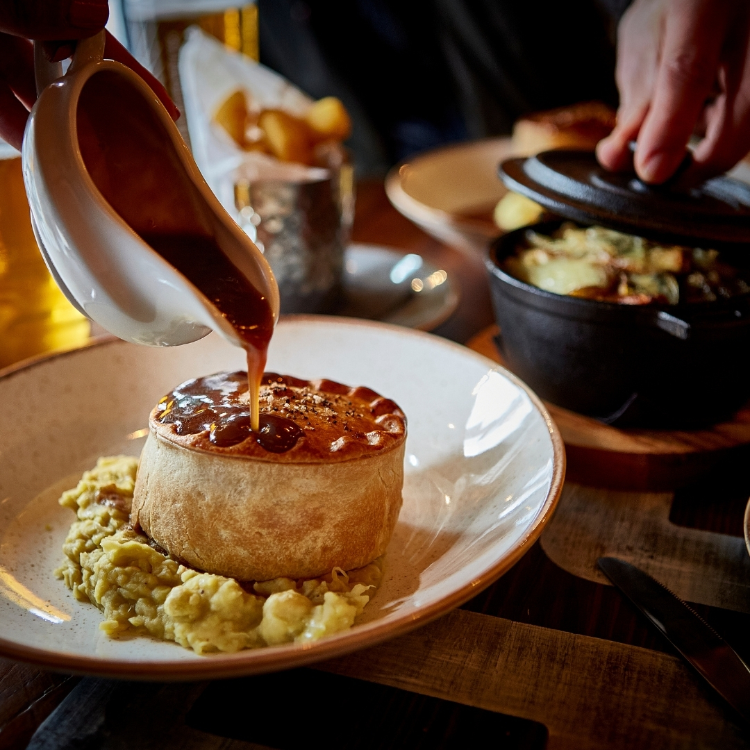FoundersHallMCR's tweet image. Sadly we're having a little less sun this week, but a few clouds isn't anything a warm hand-pressed pie and gravy won't fix! 🌥️👨‍🍳

foundershall.co.uk

#dishoftheweek