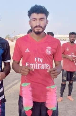 گزشتہ روز پنجگور سراوان کے نوجوان فٹبالر سجاد ولد محمد علی کو فائرنگ کرکے مارا گیا اس کے ساتھ عرفان ولد غلام رسول زخمی ہوا تھا وہ بھی اسپتال میں دم توڑ گیا, پولیس و انتظامیہ کی بےحسی شرمناک ہے. قاتلوں کو گرفتار کرکے کارروائی کی جائے.