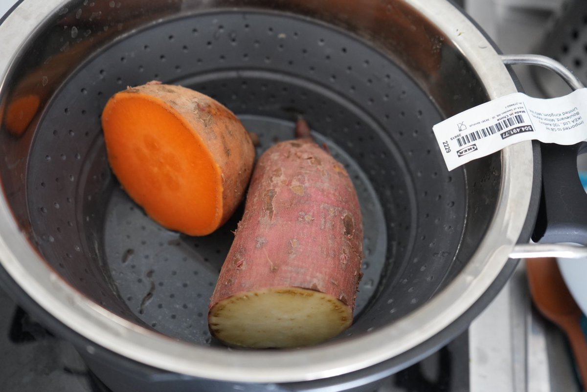 干し芋がヨーロッパにはないことに驚き、イギリスでとりあえず、現地のサツマイモを食べてみました。
(サツマイモは温暖な場所でしか育たないのでスペインからの輸入品)

前回までのあらすじ 