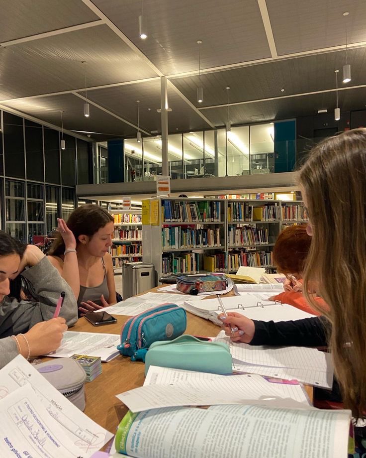 CairoSBass's tweet photo. 🤸🏻‍♀️☕️📚 https://t.co/RFHjhXBaDi