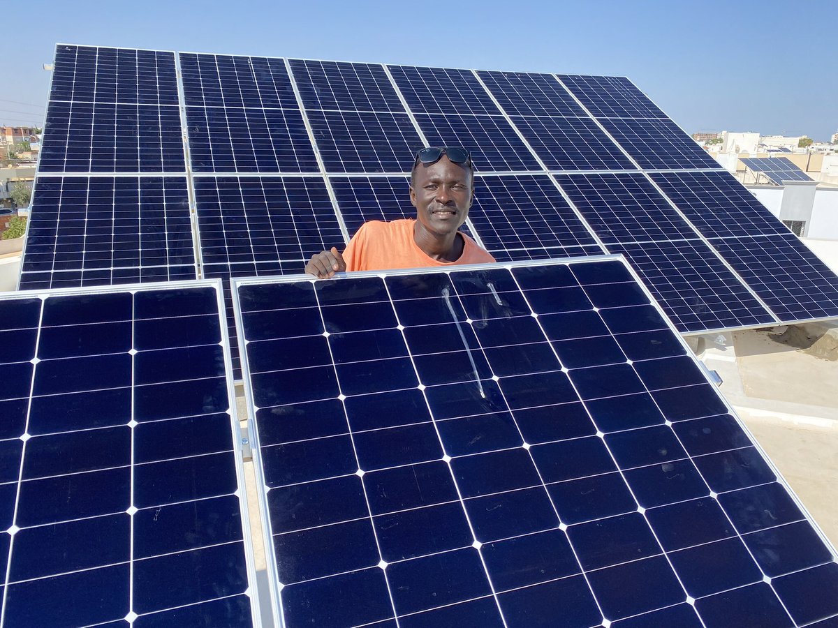 HaranNathan's tweet photo. Le système photovoltaïque raccordé réseau BT est une solution énergétique gagnant-gagnant pour les sociétés de production d’électricité et les clients. Ils deviennent des consom-Acteurs car ils ne sont plus des simples consommateurs mais aussi des producteurs d’électricité. https://t.co/LstnQpetTq