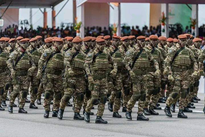 Intelligency225's tweet image. Côte d'Ivoire 🇨🇮: #EMGA rappelle aux militaires qu'il est strictement interdit de traverser les frontières ivoiriennes sans une autorisation préalable. Toute violation de cette règle entraînera la radiation des effectifs.