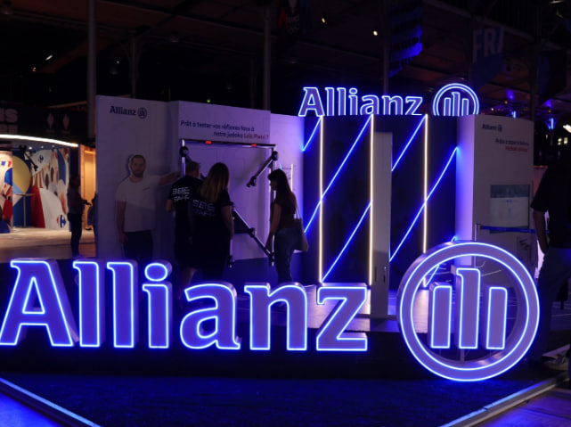 GraysonZoey33's tweet photo. Club France is closing its doors tomorrow for the #OlympicGames .

More than 43,000 Allianz goodies were distributed! 😱 We loved living these historic moments with you. 💙

See you on 08/29 for the #ParalympicGames, we are expecting many of you! 🇫🇷 https://t.co/FIBqAxFTjZ