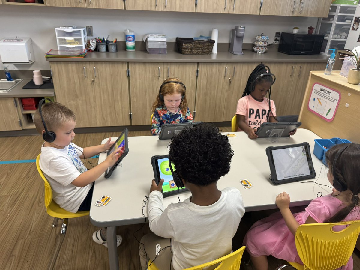 amandajsmith82's tweet photo. Today we learned how to use our iPads for @MathShelf learning! We learned the expectations of taking care of the iPads, where they belong, and how to open and close the app. #digitallearners #MrsSmithsClass @RoarkEarly @WillisSchools https://t.co/qwx3HhhErS
