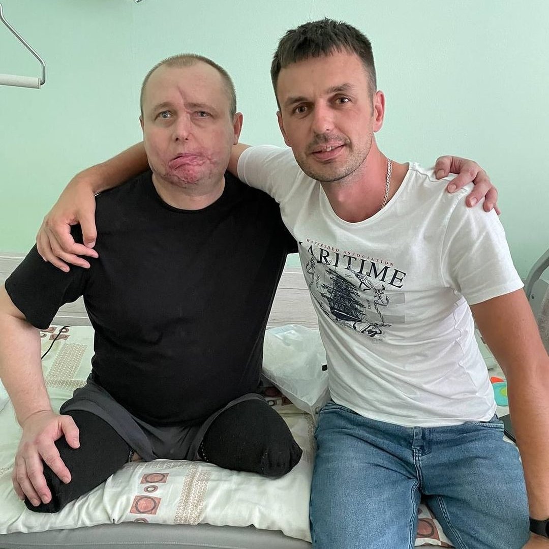 In this picture, Mykhailo (<a href="/PatronDsns/">Patron</a>  master) firmly squeezes Oleksandr Tsaruk's shoulder. 
Oleksandr is an experienced sapper. He demined many kilometers of Ukraine in its various regions. He was in the hottest, most mined places. He always worked with concentration and