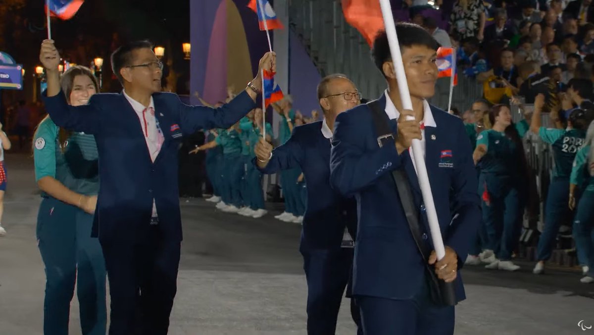 sea_sports_news's tweet photo. 🔥 #Paris2024 #Paralympics | Laos 🇱🇦 at the the Opening Ceremony of the 2024 Paralympic Games in Paris, France!
#TeamLaos
Photo: Screengrab via Paralympic Games YouTube Channel https://t.co/MGRojGtFgI
