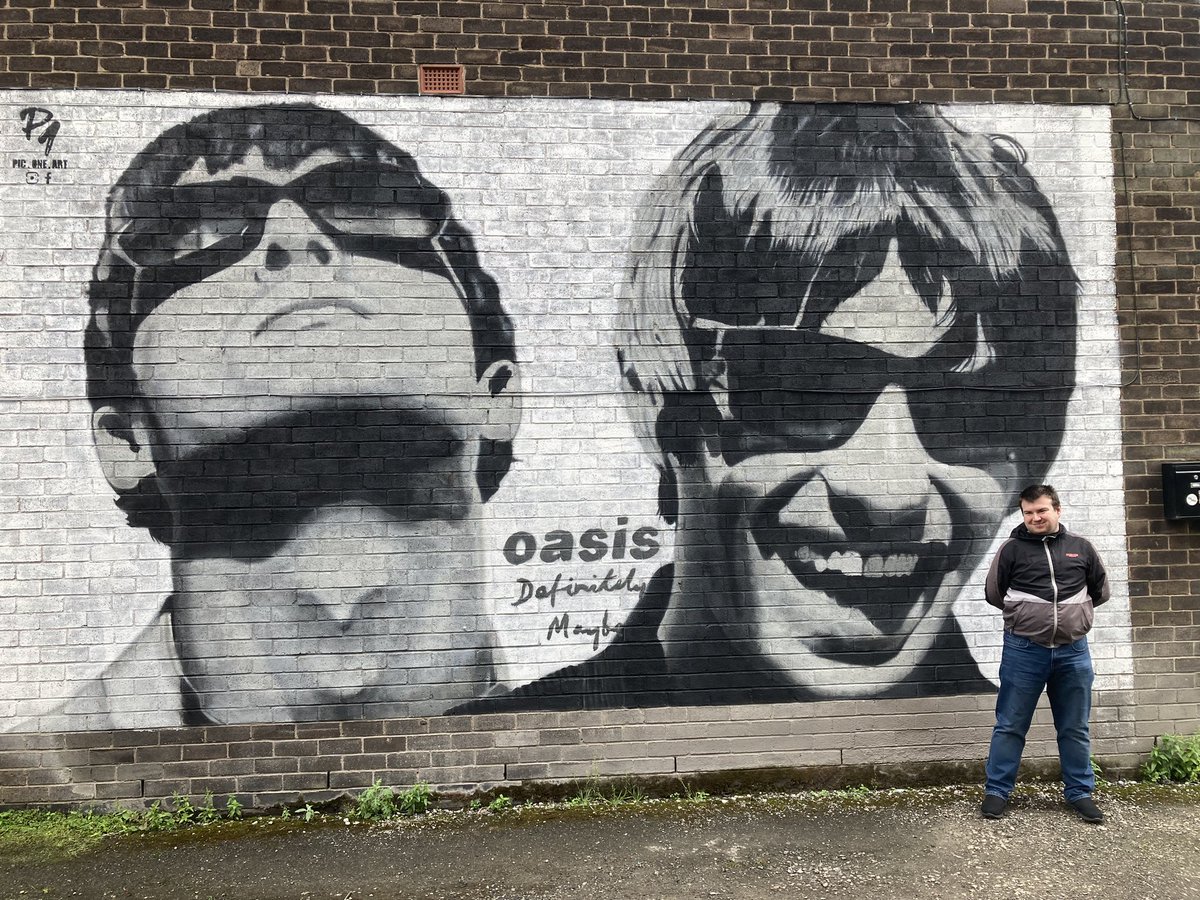 SeanB102's tweet photo. I went to the new Oasis mural outside Sifters Records on Fog Lane, ahead of the announcement.

“Mister Sifter sold me songs when I was just sixteen.” - Shakermaker

#oasis #mural #sifters #foglane #burnage #stockport #manchester #gallaghers #shakermaker #britishmusic #recordshop https://t.co/1DNBBNjQ3q