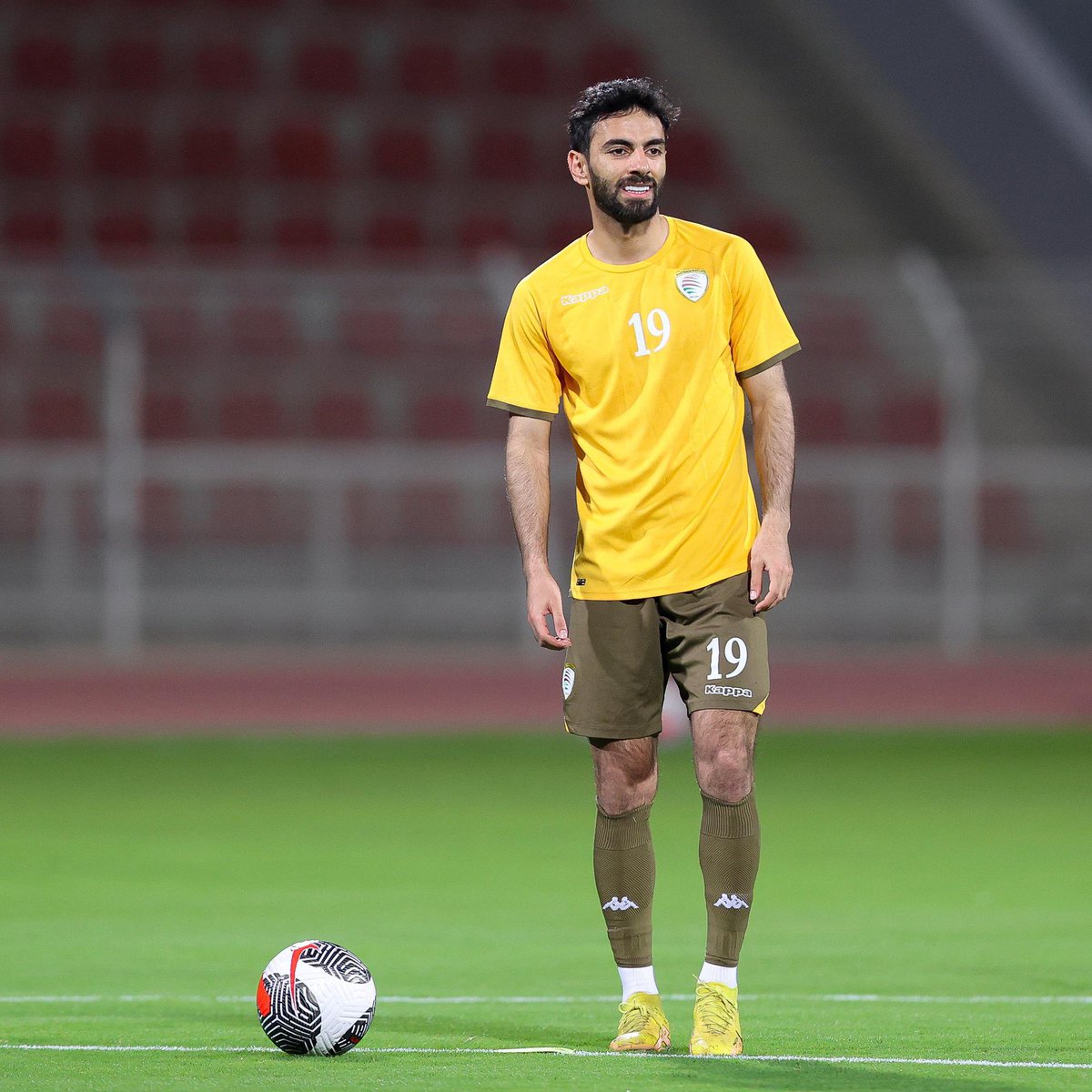 صلاح اليحيائي مصاب وتم إستبعاده، ماذا تنتظر يا شيلهافي؟ إستدعي اللاعب الجاهز حاتم الروشدي! واللي جالس يقول حاتم ما لعب أساسي مع الشباب أقولكم خلوا عنكم، أمجد ما لعب ولا مباراة مع السيب وهو موجود في القائمة! مافي عذر في عدم إستدعاء الروشدي! 

#حاتم_الروشدي