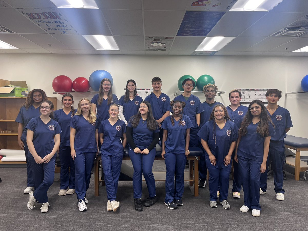 themrsdealMNHS's tweet photo. 24-25 Athletic &amp; Rehabilitative Medicine ⚕️ on Wednesdays we wear scrubs! #FutureHealthProfessionals #WeAreMcKinney #ThisIsNorth https://t.co/fZbn0y57X7