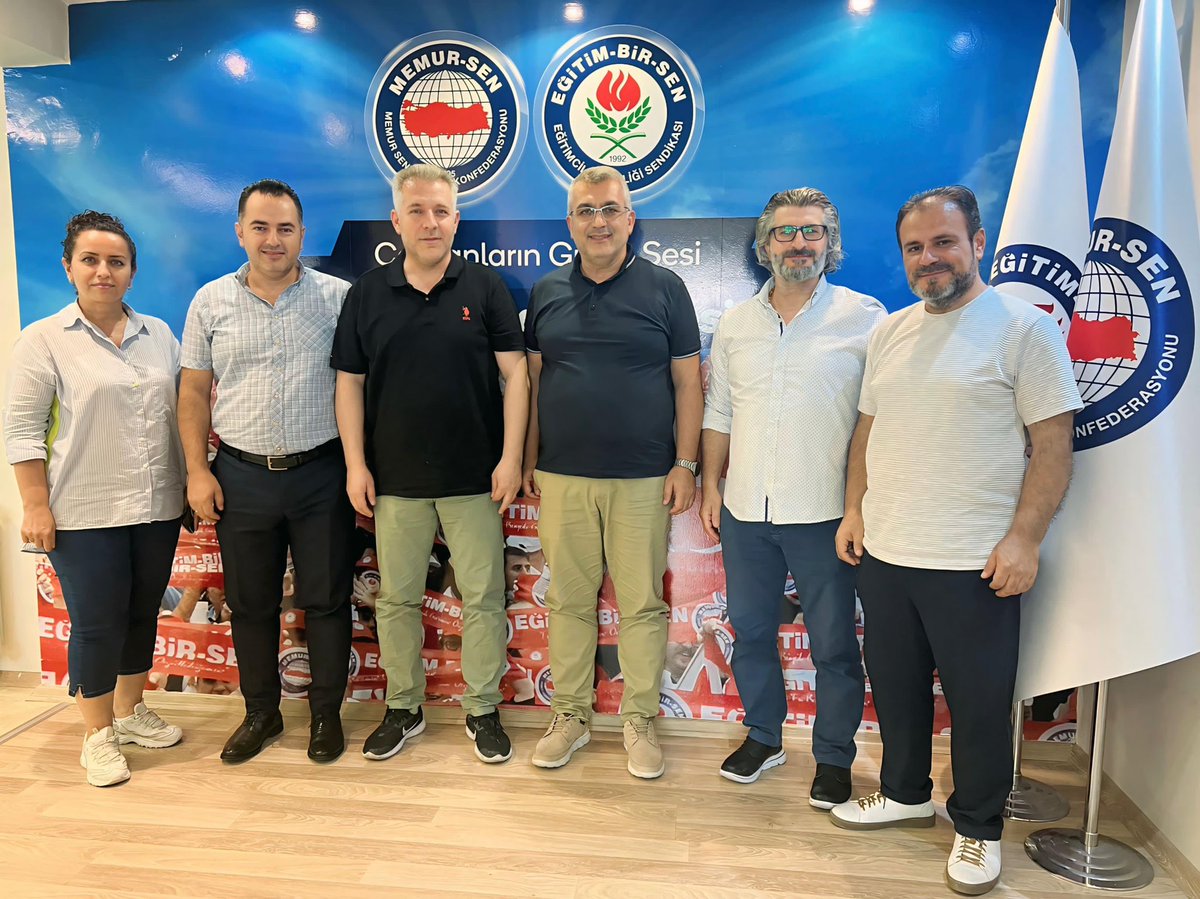 Önceki dönem Memur-Sen Genel Başkan Yardımcısı, Çalışma ve Sosyal Güvenlik Bakanlığı Daire Başkanı  Sayın Mehmet Emin Esen'i şubemizde misafir ettik.
Nazik ziyaretlerinden dolayı kendilerine çok teşekkür ediyoruz.
#Ebsİzmir1