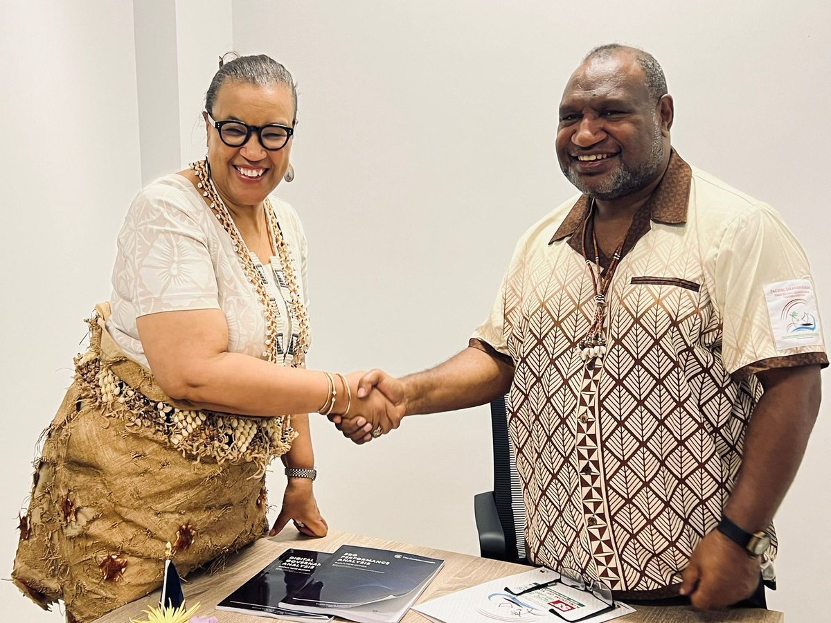 PScotlandKC's tweet image. I’m grateful for fruitful bilateral meetings with #BluePasifika leaders at #PIFLM53, including 🇹🇻 PM, Hon Feleti Teo, 🇵🇬 PM, Hon James Marape, 🇳🇷 FM and 🇫🇯 officials.

We had wide-ranging discussions on @CommonwealthSec support to small states ahead of #CHOGM2024 and #COP29.