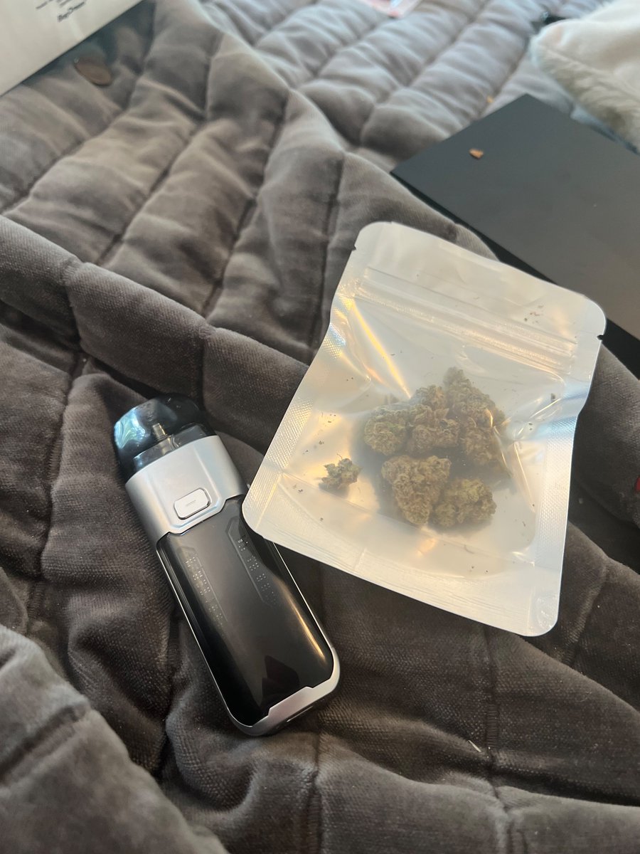 Jonjon1663's tweet image. on cloud 9 right now ⛅️