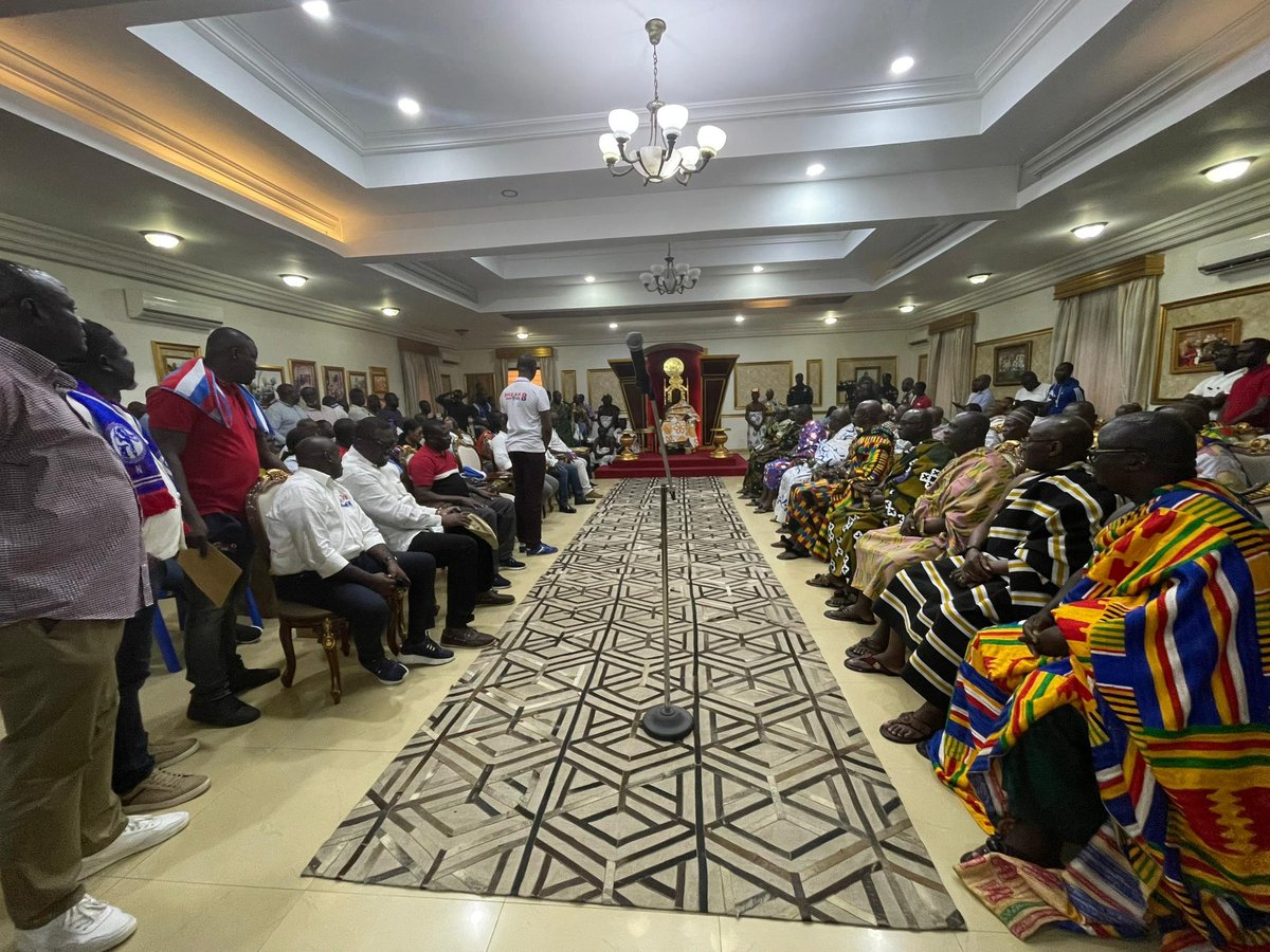 LouisAnokye6's tweet image. Dr Bawumia pays courtesy call on Osagyefuo Amoatia Ofori Panin, Okyenhene

#Bawumia2024
#BawumiaMeansBusiness 
#BoldSolutionsForTheFuture
#BawumiaForPresident
#ItIsPossible