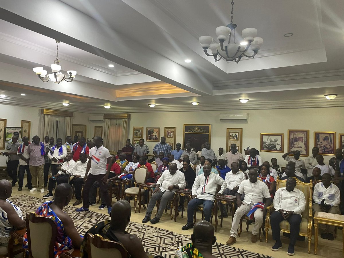 LouisAnokye6's tweet image. Dr Bawumia pays courtesy call on Osagyefuo Amoatia Ofori Panin, Okyenhene

#Bawumia2024
#BawumiaMeansBusiness 
#BoldSolutionsForTheFuture
#BawumiaForPresident
#ItIsPossible