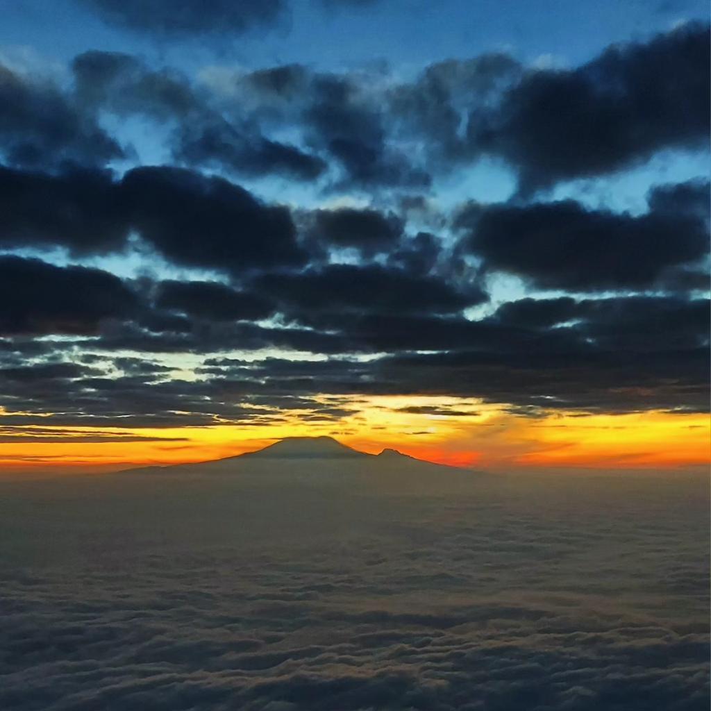 ArtNomads's tweet photo. Newest favorite #hike - to the #summit of #MtMeru to watch the #sunrise over #MtKilimanjaro
#arusha #summithike #artnomads #artadventuretravel #hiking #africahike https://t.co/EGuOfxa0J3