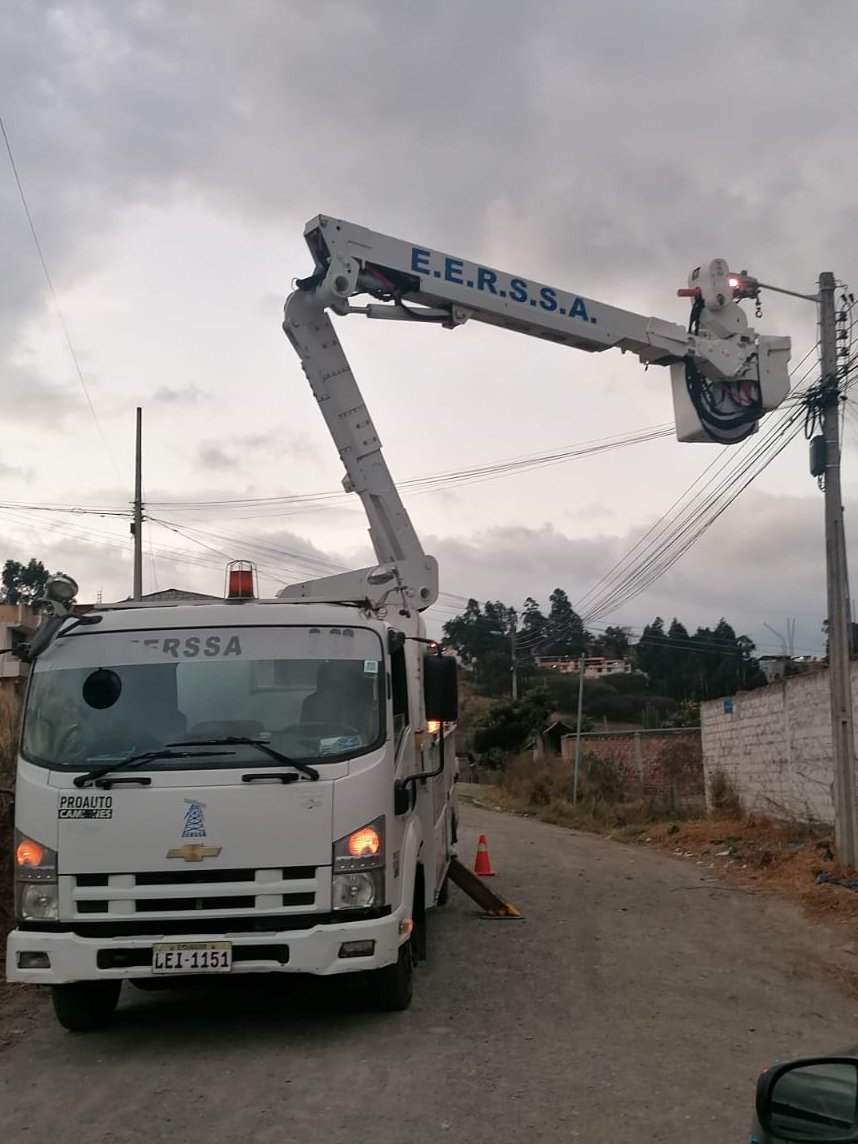 ¡Más iluminación, más seguridad! 💡🔒

Trabajamos en el mantenimiento de luminarias públicas en el sector Borja Alto, en la ciudad de Loja. Estos trabajos no solo mejoran la eficiencia y calidad del servicio, sino que también fortalecen la seguridad del sector.😁

#ElNuevoEcuador