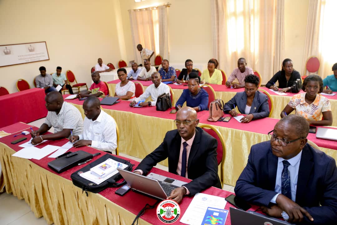 OmbudsmanBI's tweet image. Le Représentant Résident de l'@UNICEF_Burundi,remercie l'@Ombudsman pour avoir piloté l'atelier et a ajouté qu'il vise le renforcement des mécanismes de #PEAS et permet de garantir un engagement de tout en chacun dans la mise en oeuvre des politiques nationales adéquates.#Burundi