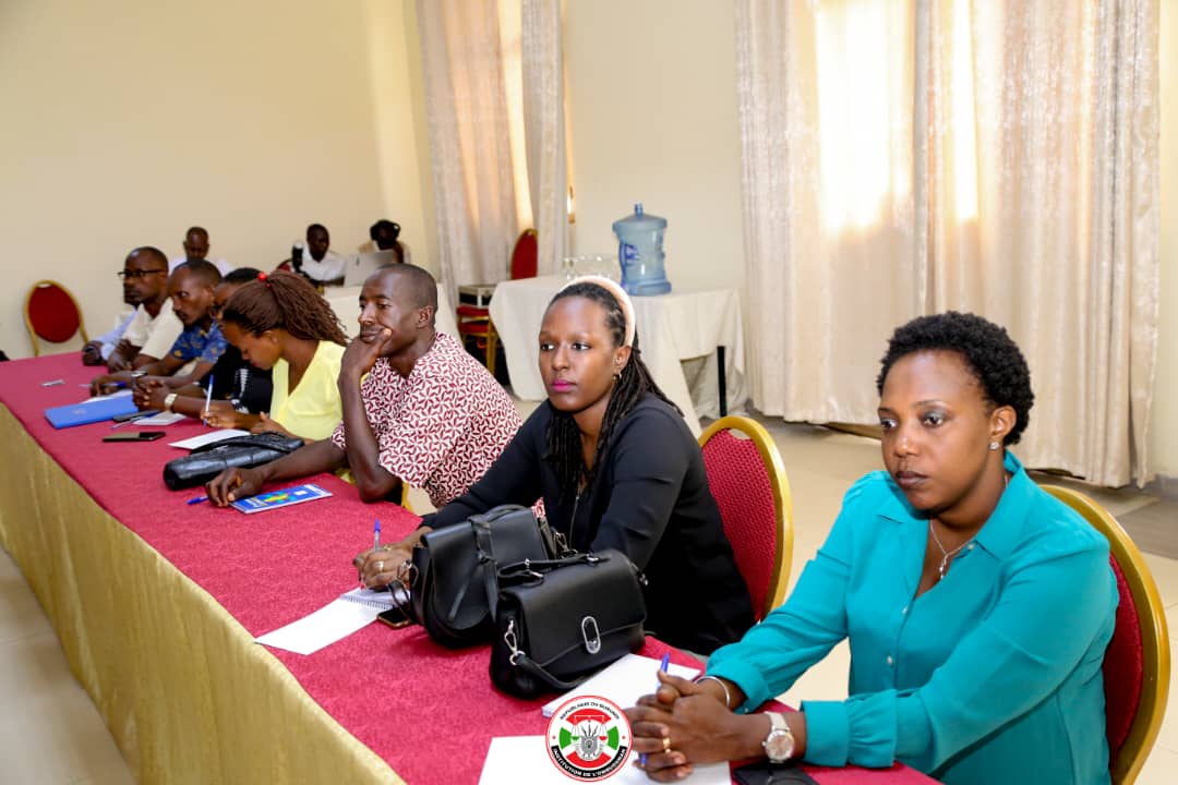 OmbudsmanBI's tweet image. Le Représentant Résident de l'@UNICEF_Burundi,remercie l'@Ombudsman pour avoir piloté l'atelier et a ajouté qu'il vise le renforcement des mécanismes de #PEAS et permet de garantir un engagement de tout en chacun dans la mise en oeuvre des politiques nationales adéquates.#Burundi