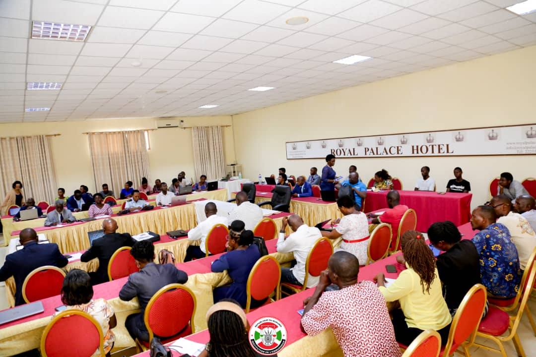 OmbudsmanBI's tweet image. Le Représentant Résident de l'@UNICEF_Burundi,remercie l'@Ombudsman pour avoir piloté l'atelier et a ajouté qu'il vise le renforcement des mécanismes de #PEAS et permet de garantir un engagement de tout en chacun dans la mise en oeuvre des politiques nationales adéquates.#Burundi