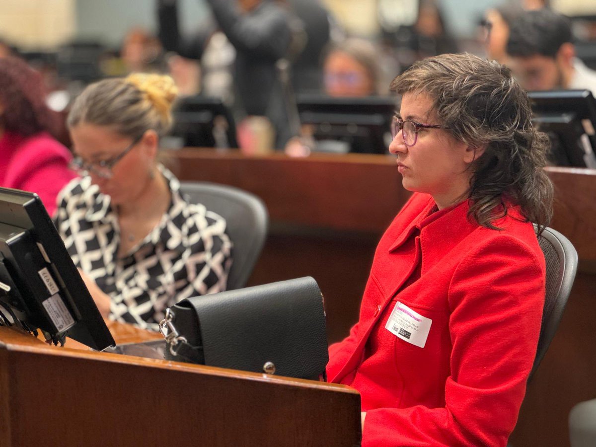 En el marco de los 70 años de la aprobación del voto de la mujer en Colombia, participamos en un conversatorio en el que intercambiamos experiencias de vida sobre la reivindicación de los derechos de las mujeres y la búsqueda de la equidad. Las mujeres somos parte fundamental en