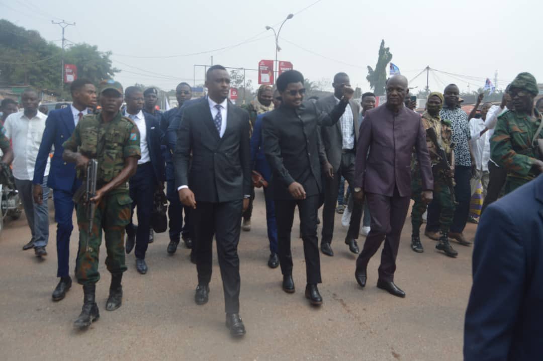 GraceShako1's tweet image. #RDC | Le Ministre d'État, Ministre de la Justice, @ConstantMutamba , est arrivé à Mbuji-Mayi pour une visite de travail de 10 jours. Cette mission vise à renforcer la justice et la sécurité au Kasaï Oriental. #Gsk #JusticeRDC #MbujiMayi