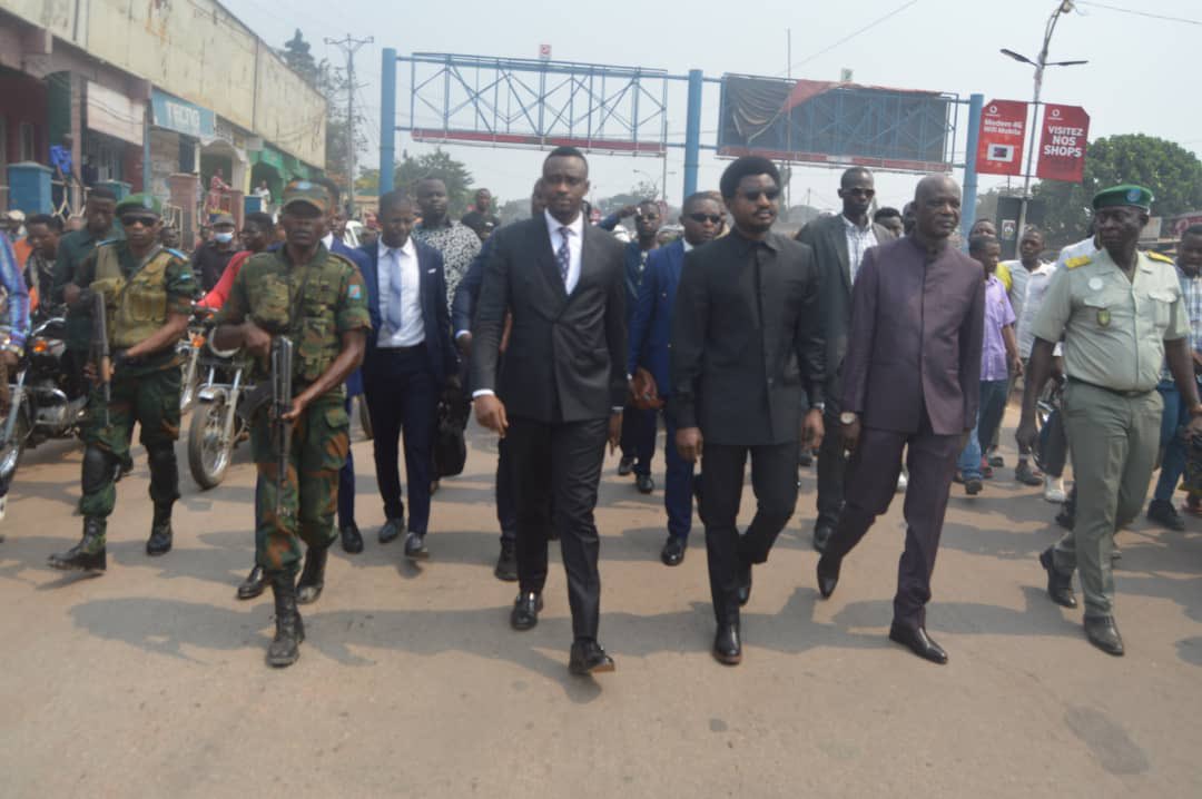 GraceShako1's tweet image. #RDC | Le Ministre d'État, Ministre de la Justice, @ConstantMutamba , est arrivé à Mbuji-Mayi pour une visite de travail de 10 jours. Cette mission vise à renforcer la justice et la sécurité au Kasaï Oriental. #Gsk #JusticeRDC #MbujiMayi