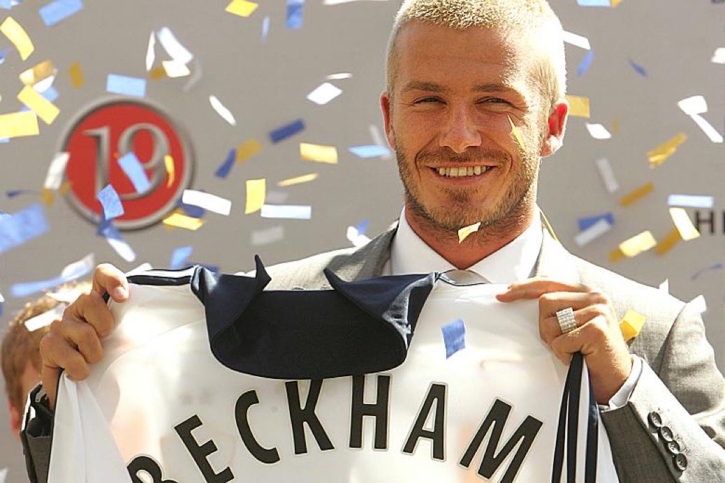 mentor_es's tweet image. Todos pensaban que David Beckham estaba loco…

Cuando dejó el Real Madrid para unirse a la MLS en 2007.

Pero los detalles de su contrato incluirían ingresos pasivos e inversiones que cambiarían su vida.

Así es como David Beckham convirtió un contrato de $32 millones de dólares…