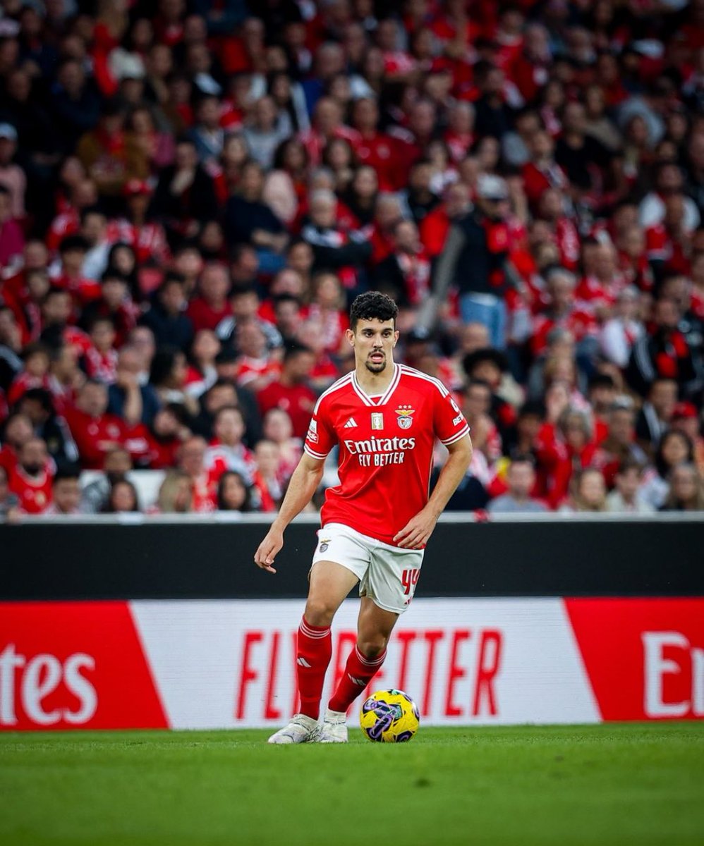 DTransferencias's tweet photo. 🚨🚨 Chelsea oferece 40 MILHÕES DE EUROS + 1 jogador ao Benfica por Tomás Araújo, revela a @cnnportugal. https://t.co/bNArCkv3Q6