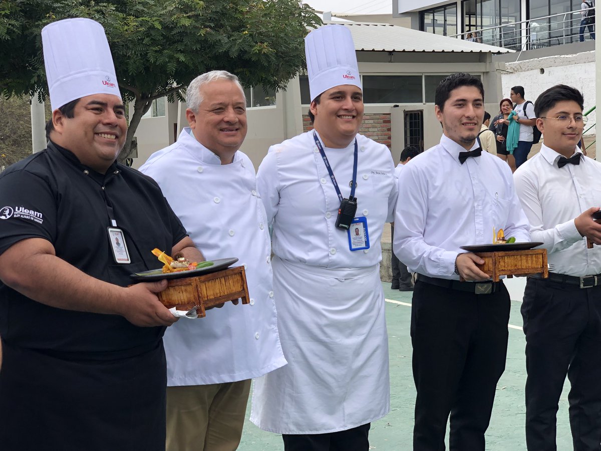 UleamEcuador's tweet photo. Nueve universidades participan en la tercera parada Reto Gastronómico con sede en la #Uleam. Rector Dr. Marcos Zambrano resaltó aporte de la academia con carreras de turismo y gastronomía. Ministro #Neils Olsen resalta hospitalidad de la Uleam https://t.co/wmTCadtLCZ