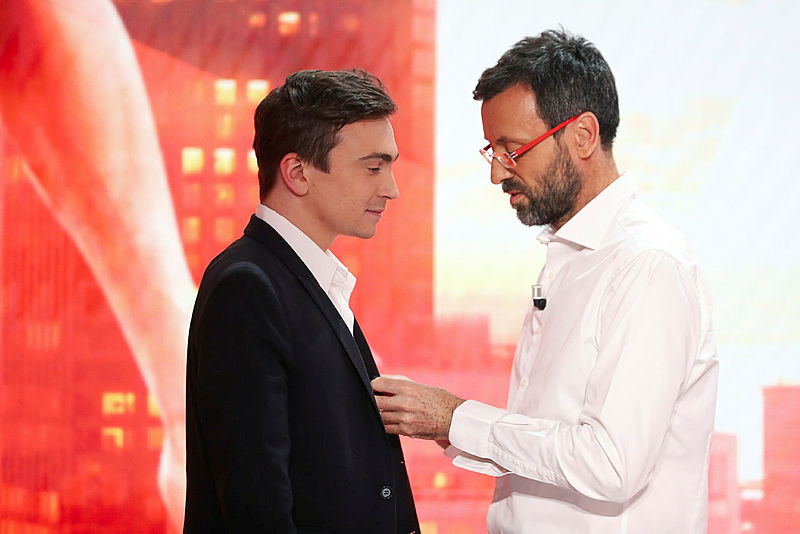 CASTING DU SOIR !

Autour de Mémé ce soir

- Jérôme Alonzo
- Philippe Sanfourche
- Giovanni Castaldi
- Bertrand Latour
- Damien Degorre

Avec Jeremy Jeanningros pour le JT Express 🤵‍♂️

Rdv dès 22h55 ! ⏰