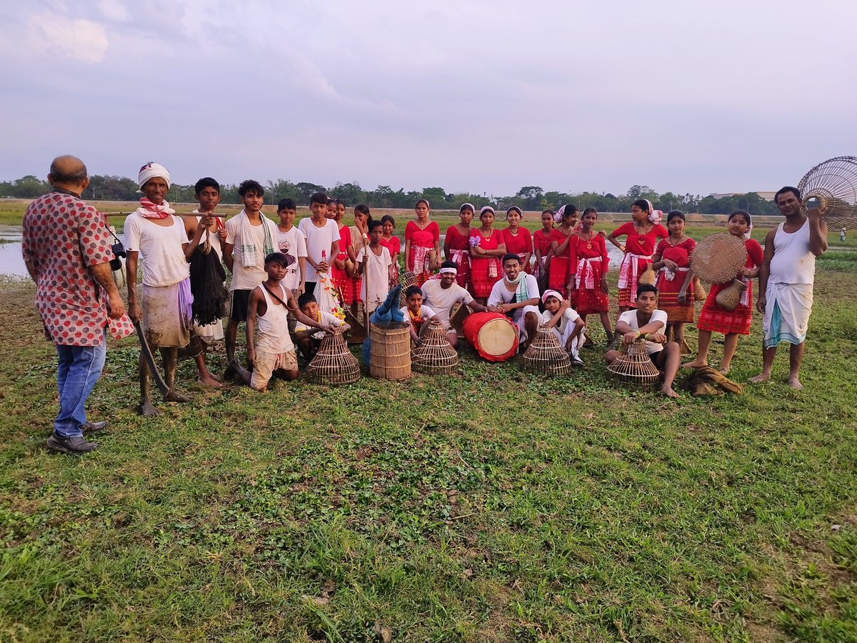 AknOther's tweet photo. @idr_online @MitraJahnabi The complete fishing industry of Assam belonged to and was dominated by our aboriginal #Kaibarta-#Jalkeot (#কৈৱৰ্ত-#জালকেওট)(#কৈৱৰ্ত্ত) community. The whole revenue that the British received &amp; other kings was dominated by the fishing industry of our "Kaibarta-Jalkeot" people. https://t.co/V89kfKzZhl
