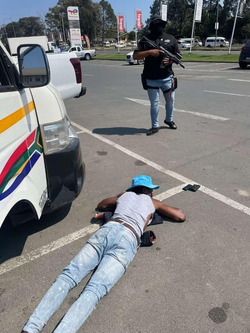 TshenoloPi's tweet photo. Hustling boyfriend 0
Vehicle recovery team 1
At the end of the day ##theywilldance https://t.co/1dzM7LO84Z