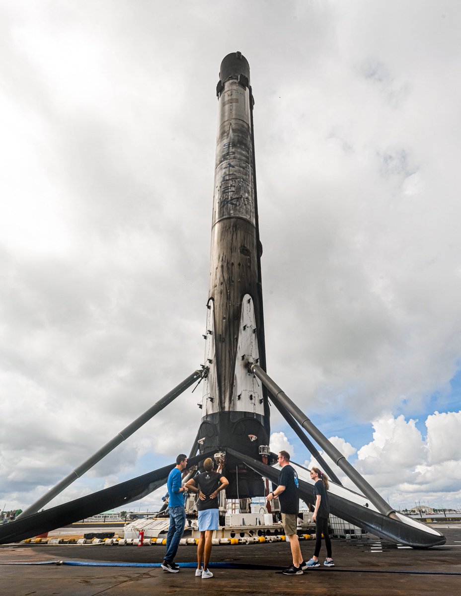johnkrausphotos's tweet photo. Long live Falcon 9 B1062. It completed 23 flights to space and back, including Inspiration4. A few days after their launch, the crew reunited with the booster after it returned to port.

Feels weird to be sentimental over a rocket stage but thanks to reusability we can be. https://t.co/h3bfxDJXda