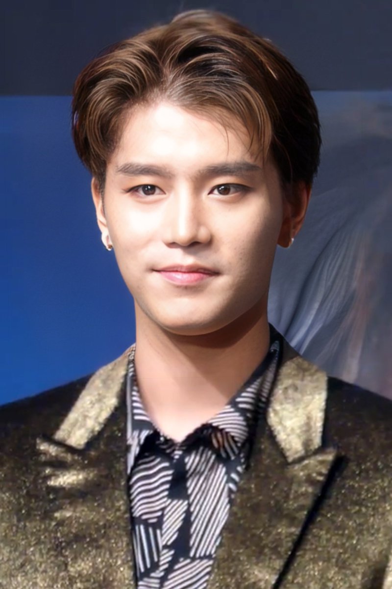 IM GIGGLING WHY DOES HE LOOK LIKE A BUSTED UP RAT FROM A FAILED LAB EXPIRRMENT