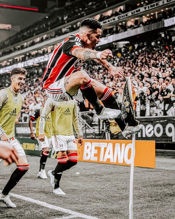 Noitedecopa's tweet image. CLUBES BRASILEIROS COM MAIS FINAIS 𝐈𝐍𝐓𝐄𝐑𝐍𝐀𝐂𝐈𝐎𝐍𝐀𝐈𝐒 NA HISTÓRIA :

2️⃣3️⃣  -  🇧🇷 São Paulo
1️⃣7️⃣  -  🇧🇷 Cruzeiro
1️⃣4️⃣  -  🇧🇷 Palmeiras
1️⃣4️⃣  -  🇧🇷 Flamengo
1️⃣1️⃣  -  🇧🇷 Santos
1️⃣0️⃣  -  🇧🇷 Grêmio
0️⃣9️⃣  -  🇧🇷 Internacional
0️⃣7️⃣  -  🇧🇷 Atlético-MG
0️⃣7️⃣  -  🇧🇷 Athletico-PR…