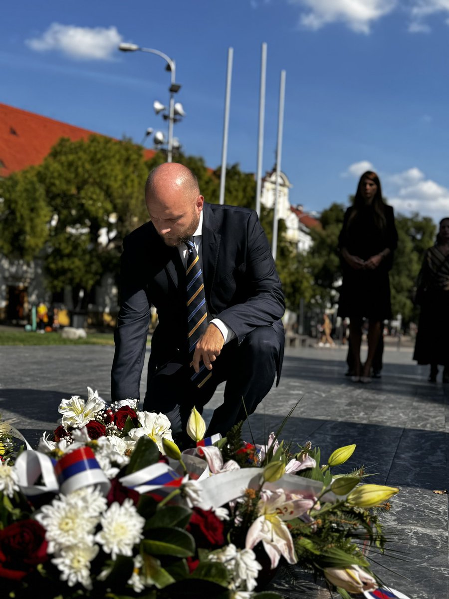 SNP v sebe nesie množstvo odkazov hrdinstva, obety a sily postaviť sa za dobrú vec. To všetko platí, je nemenné a malo by byť v našich mysliach zakaždým, keď vidíme akúkoľvek krivdu alebo neprávosť, ktorá zasiahne ľudí len pre to, že si chce niekto uspokojiť svoje mocenské chute.