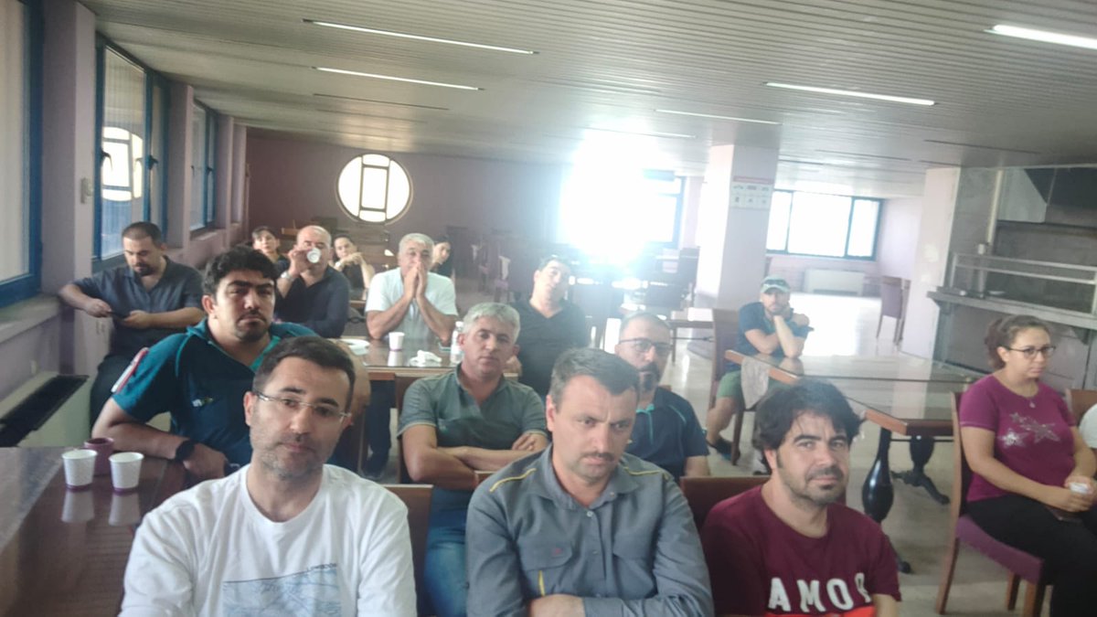 habersenizmir's tweet photo. Bugün Bayraklı PİM  de düzenlediğimiz panelde; BES Gn Eğtm ve Örgtlnme Sekretri Mustafa Güven'in sunumu ile, 5510 sayılı Sosyal Sigortalar ve Genel Sağlık Sigortası Kanunu ile Kamu Emekçilerinin hak kayıpları ile ilgi  bilgilendirme yapıldı. Yaşasın KESK dayanışması @BES_Gnl_Mrk https://t.co/SkkZ4gnp7I