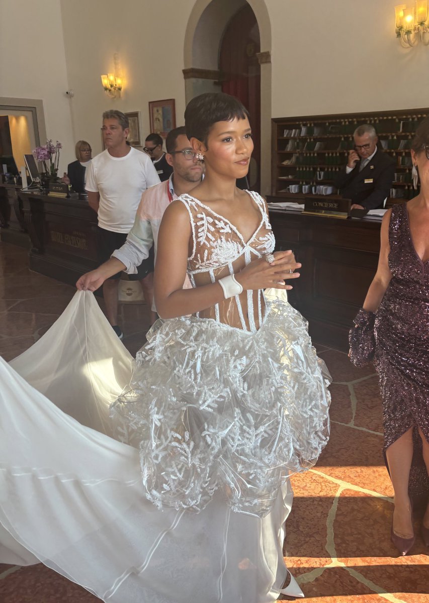 TayRussDetails's tweet photo. Taylor Russell on her way to the 81st Venice Film Festival Opening Ceremony – August 28th. https://t.co/yTtJD4dDhM